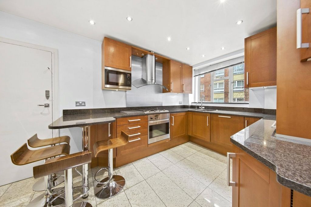 Property photo 3 of 9 Kitchen