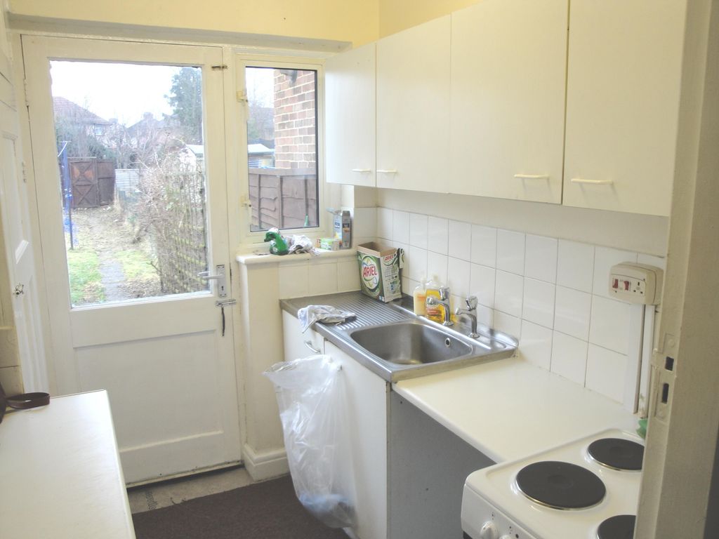 Property photo 3 of 7 Kitchen - 12 March 2010 12-44-56.Jpg