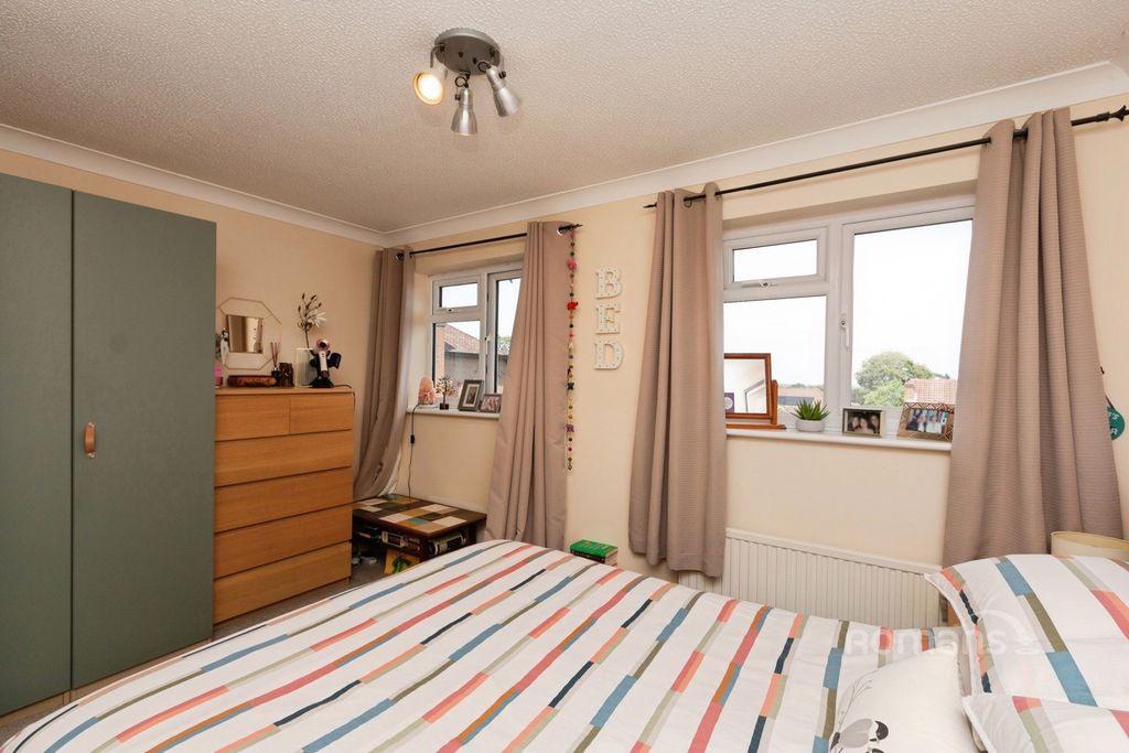 Property photo 3 of 9 Pbox-Img.Jpg