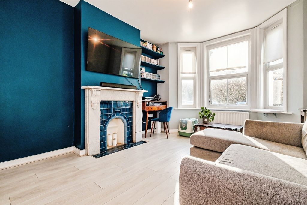 Property photo 3 of 19