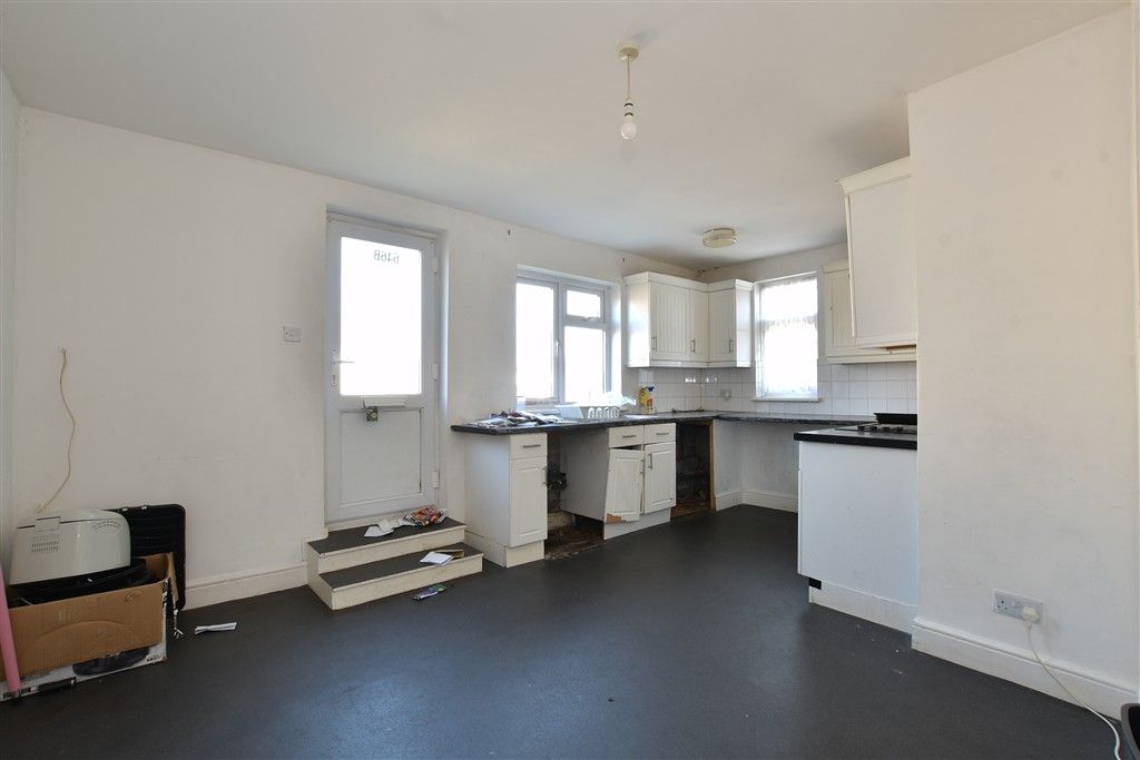 Property photo 2 of 8 Kitchen/Breakfast Room