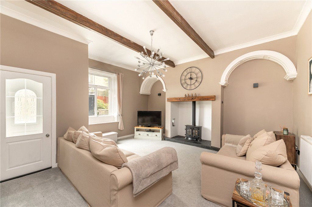 Property photo 3 of 16 Lounge