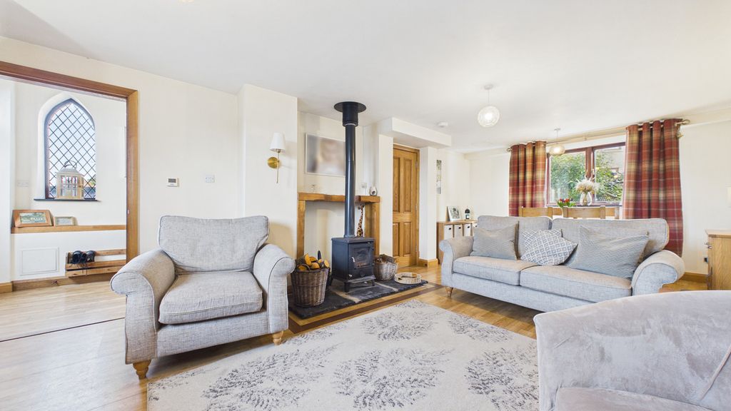 Property photo 2 of 25