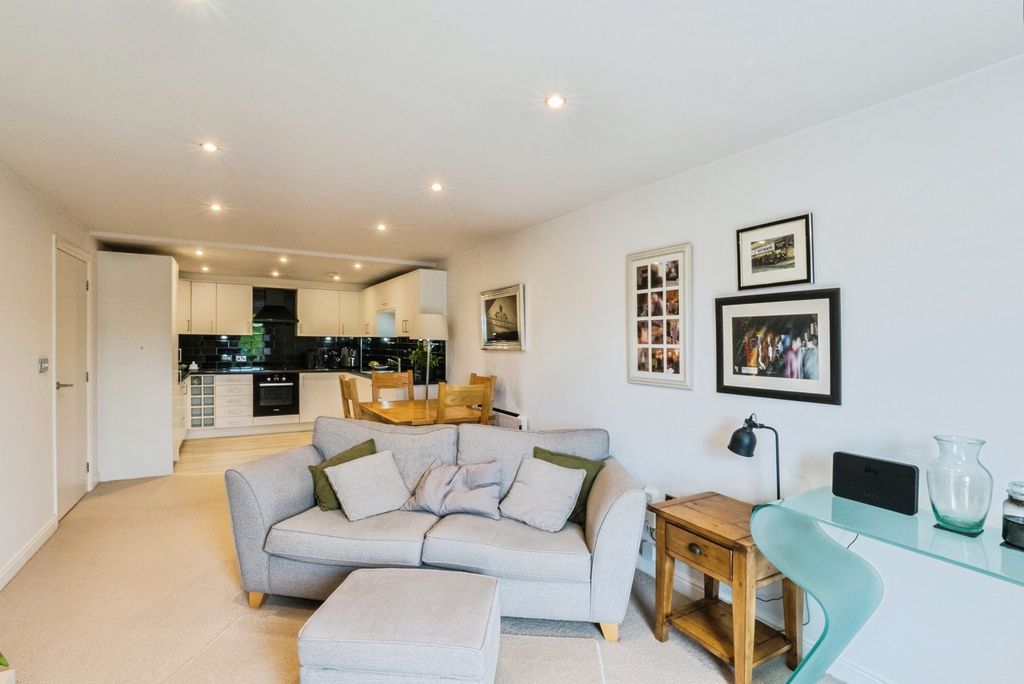 Property photo 3 of 15 Pbox-Img.Jpg