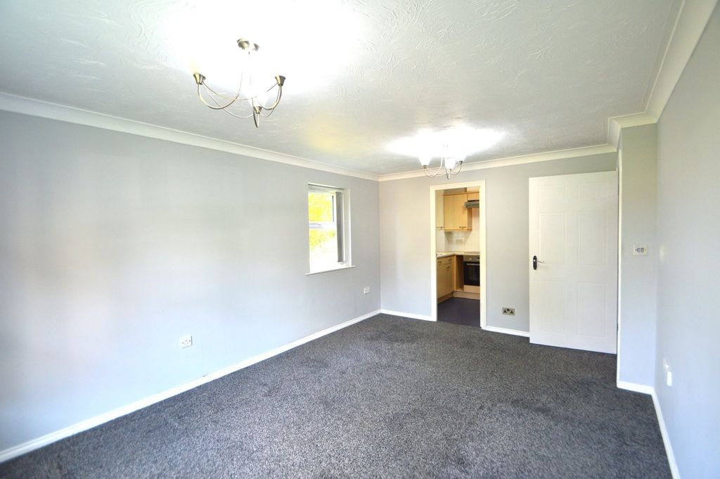 Property photo 3 of 7 Living Room