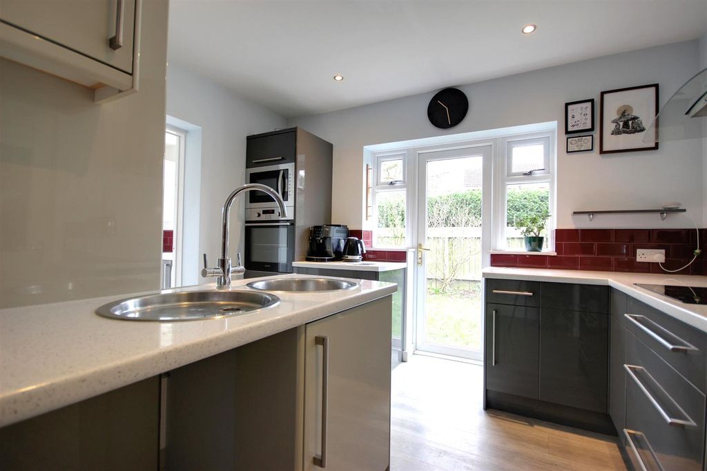 Property photo 3 of 25