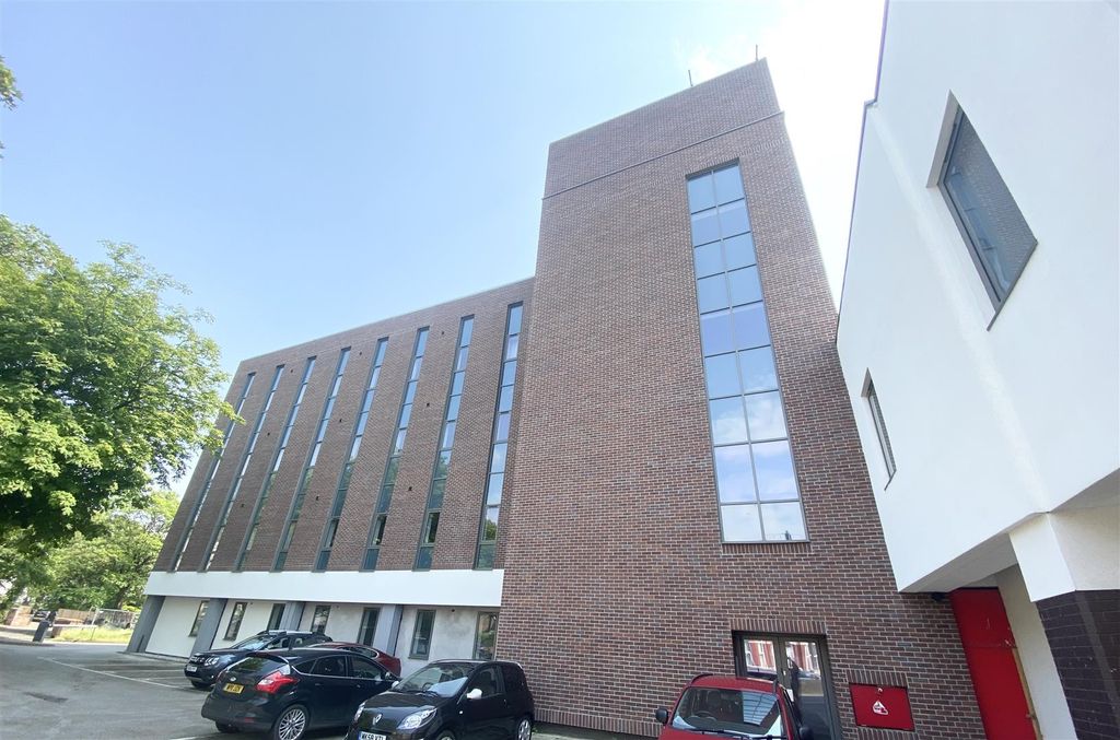 Property photo 3 of 14 Sky Gardens