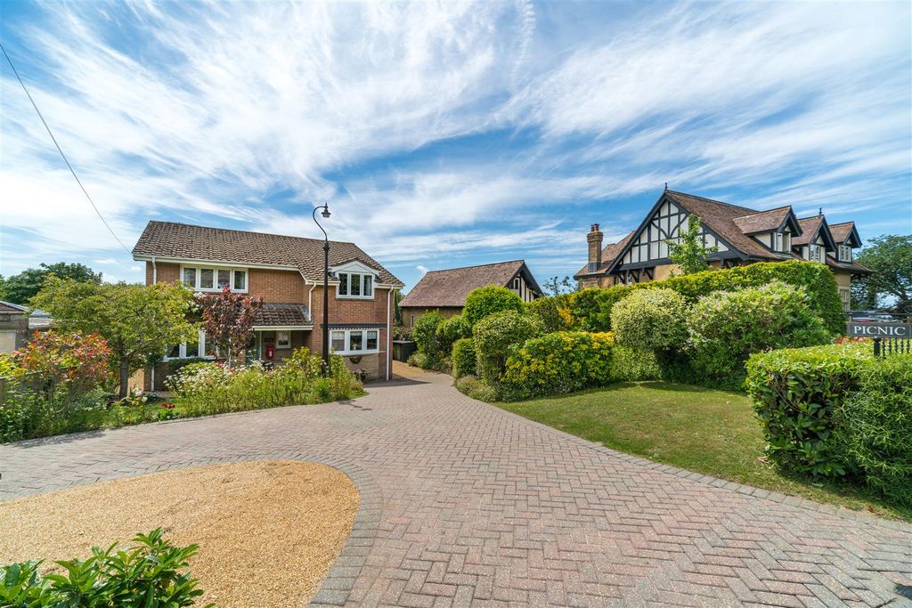 Property photo 1 of 32