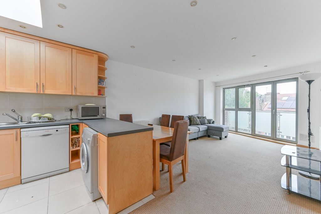 Property photo 2 of 8