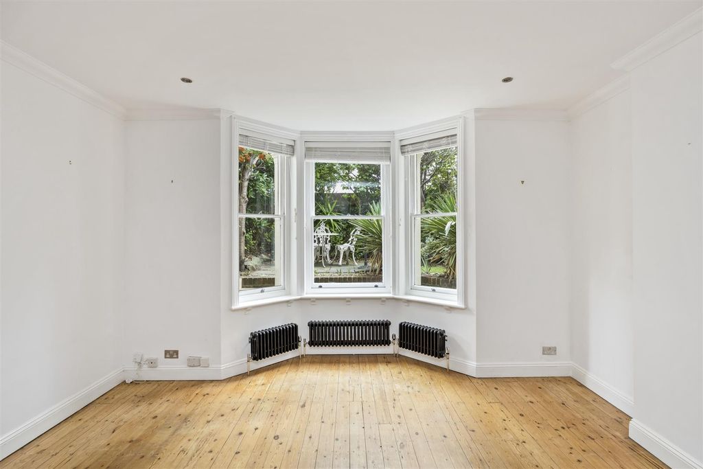 Property photo 3 of 12 Stanford Road, 48, Flat 1-011.Jpg