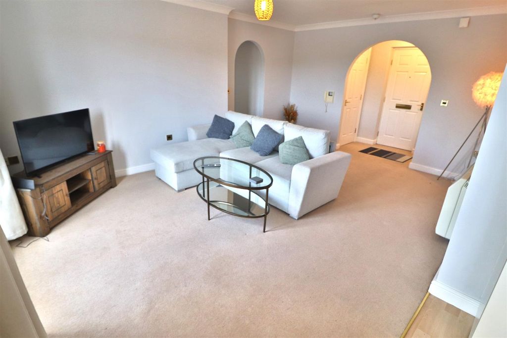 Property photo 2 of 14 Open Plan Lounge/Dining Area