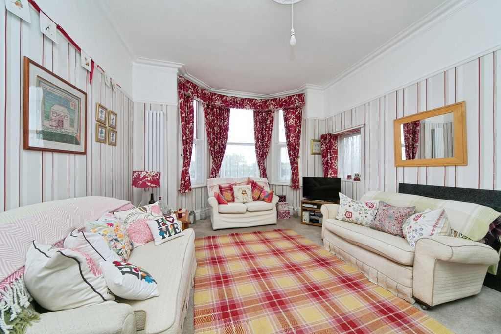 Property photo 3 of 17 Photo