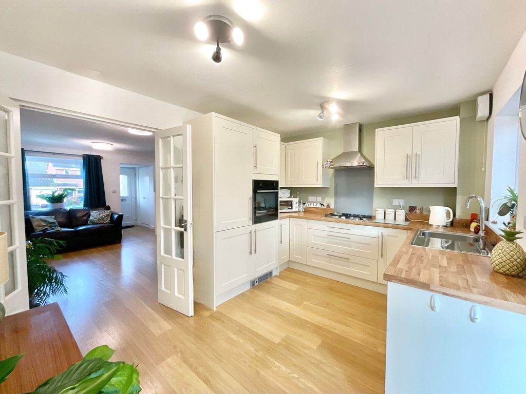 Property photo 2 of 21