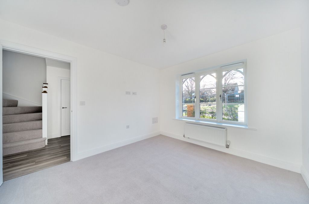 Property photo 3 of 11 1394547-24-694920...