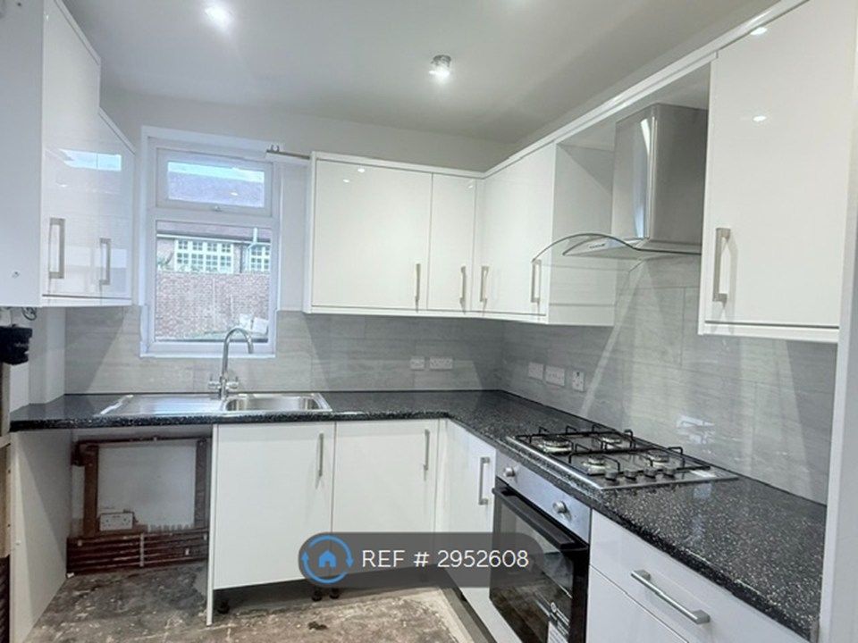 Property photo 2 of 12 Kitchen