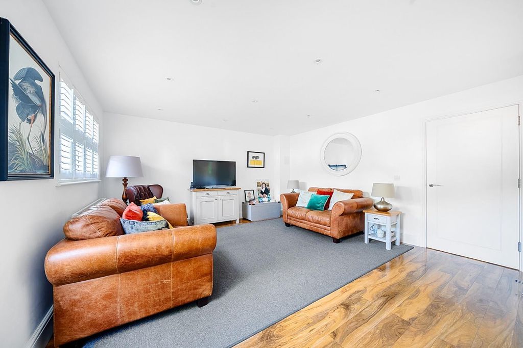 Property photo 2 of 21 35-681d0Ae3808E2-1289043-Arw-35-Hdr-1.Jpg