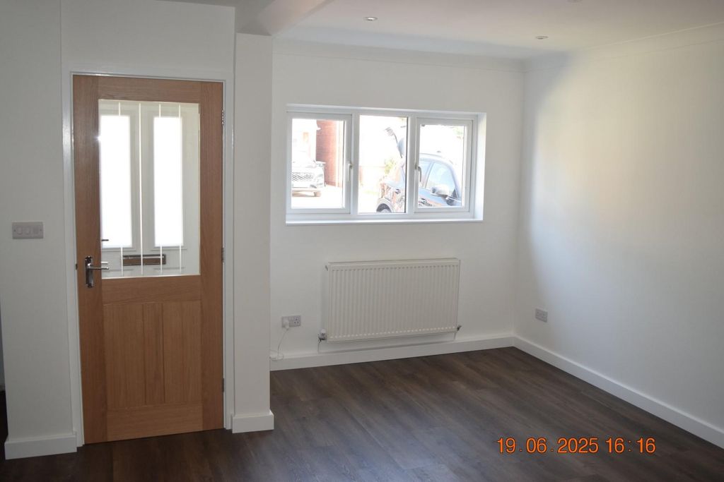 Property photo 3 of 18 Dining Area