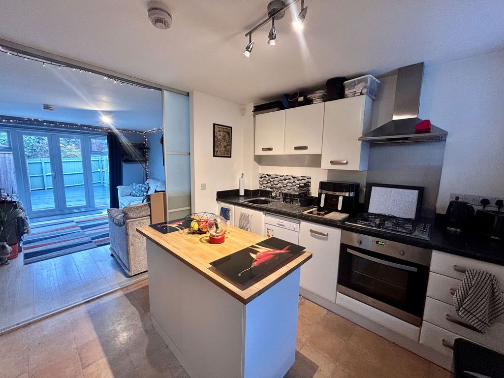 Property photo 2 of 21