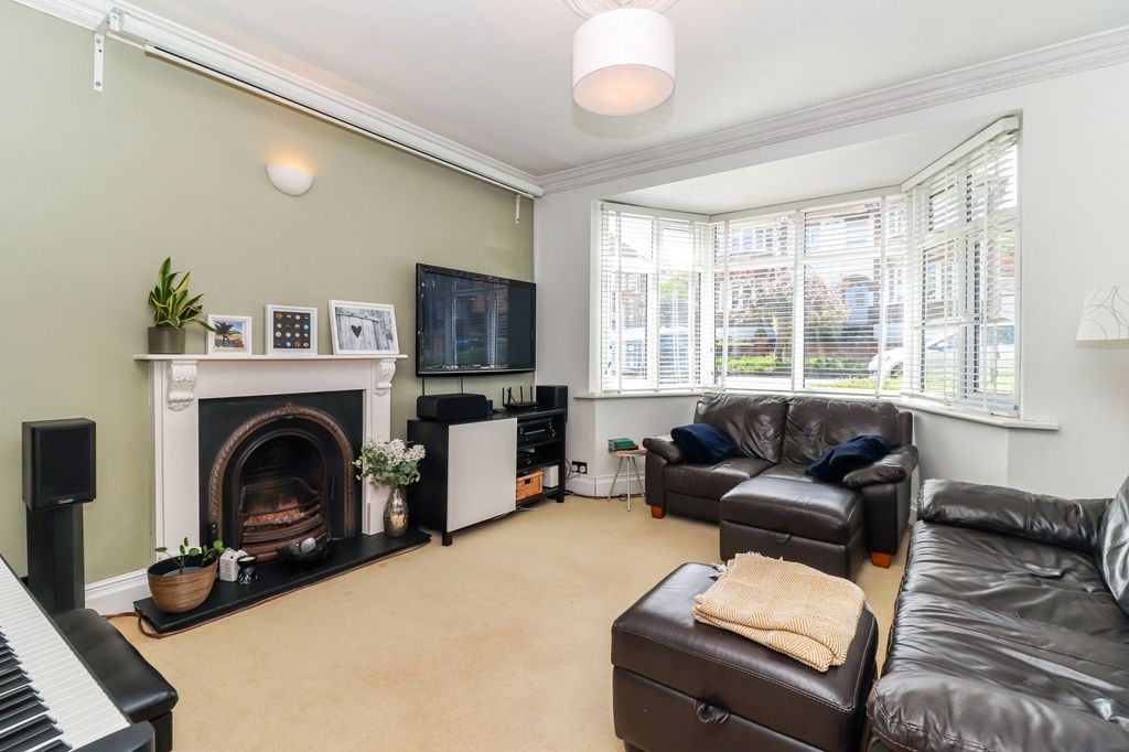 Property photo 2 of 32