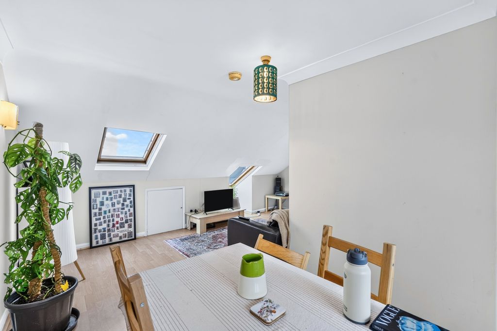 Property photo 2 of 16 Pbox-Img.Jpg