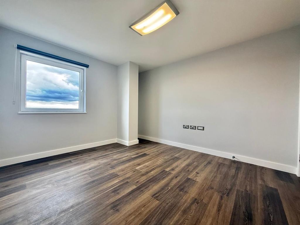 Property photo 3 of 6 Bedroom 1