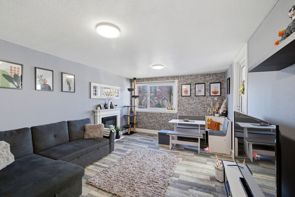 Property photo 3 of 21 Property Image 3