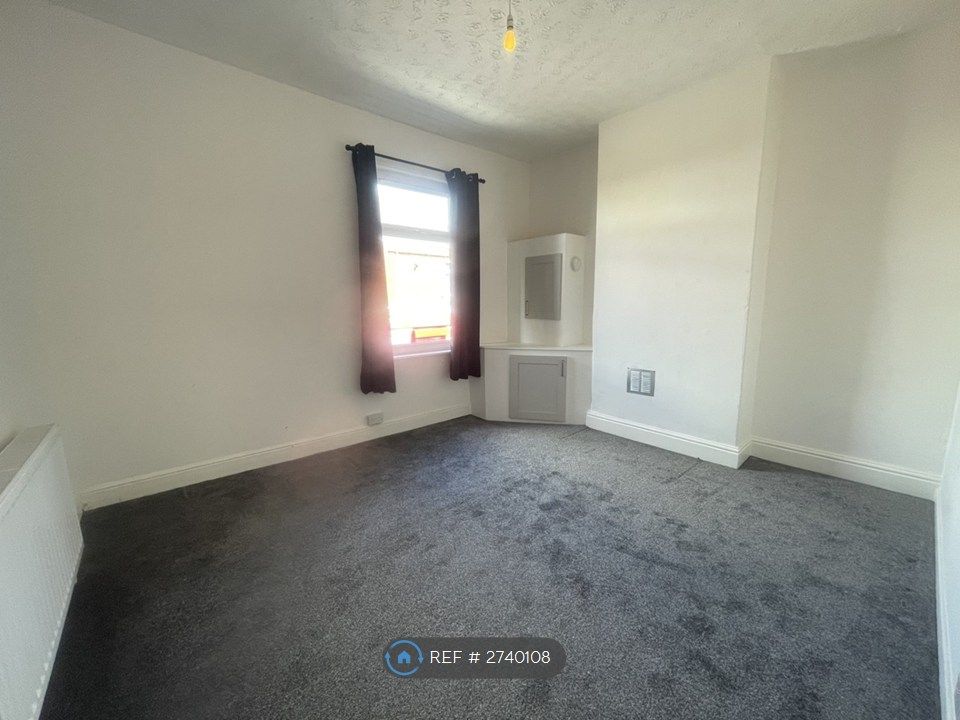 Property photo 1 of 6 Bedroom