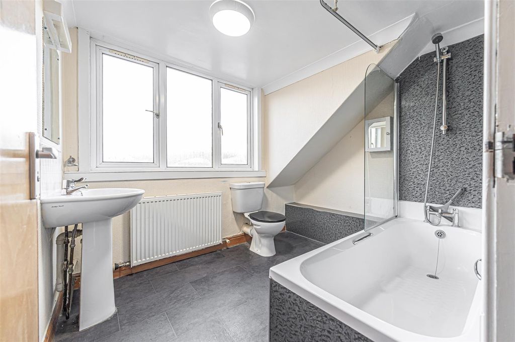 Additional image 16 of 1 bed maisonette for sale17 Old Causeway, Kinross KY13