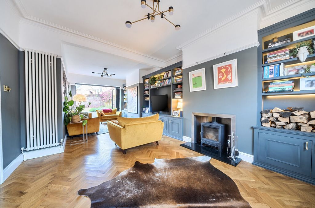 Property photo 2 of 12 1441056-18-69d569...