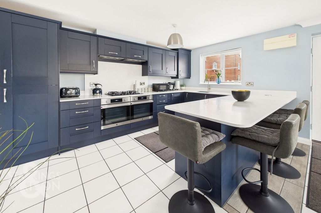 Property photo 3 of 31