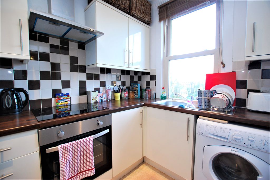 Property photo 3 of 9 Photo 03