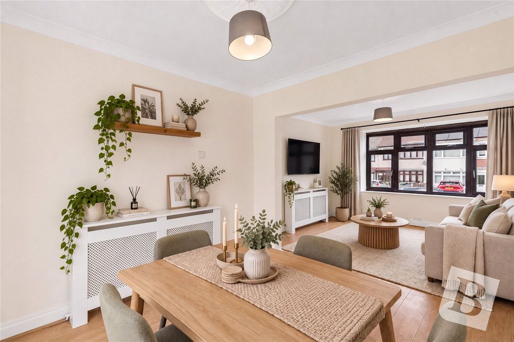 Property photo 2 of 12 Living/ Dining Room