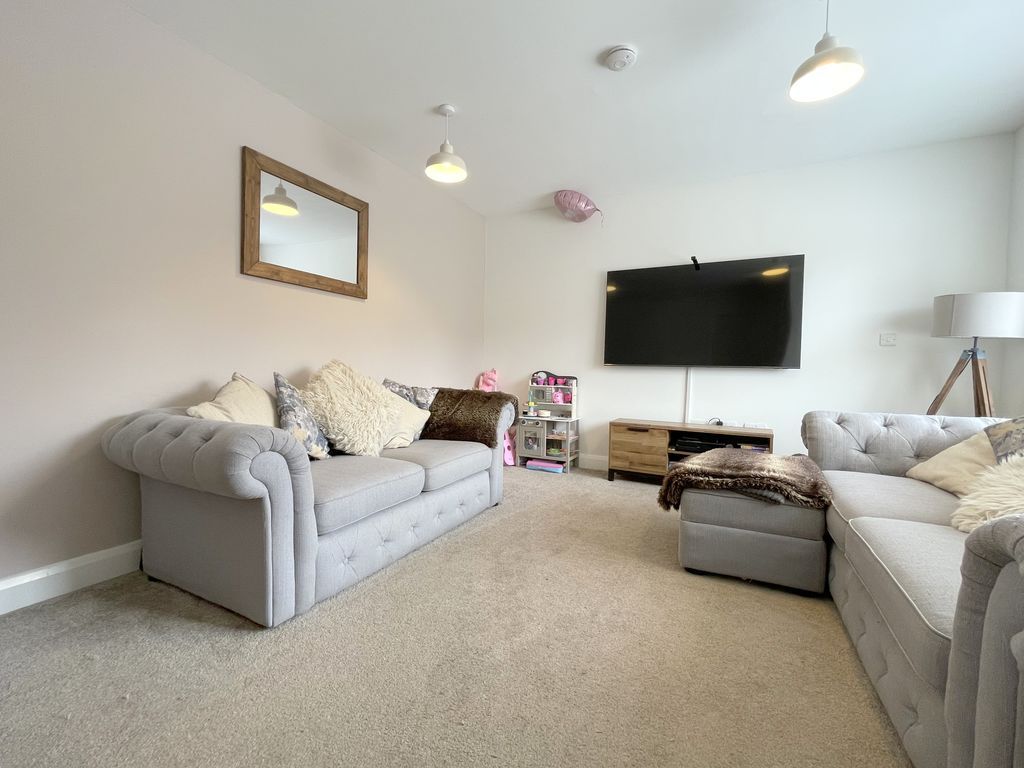 Property photo 3 of 22 Tartan Close