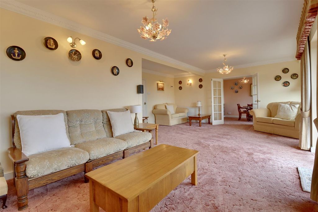 Property photo 3 of 45 8Dd485Ea-E6C8-4Daa-B724-22903C60Ff81_1_201_A.Jpeg