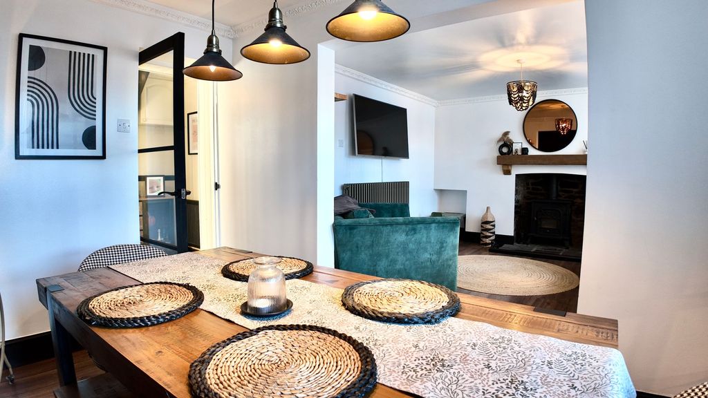 Property photo 2 of 31