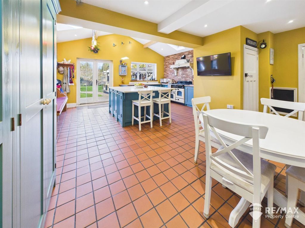 Property photo 3 of 36 Cam02842G0-Pr0328-Still047.Jpg