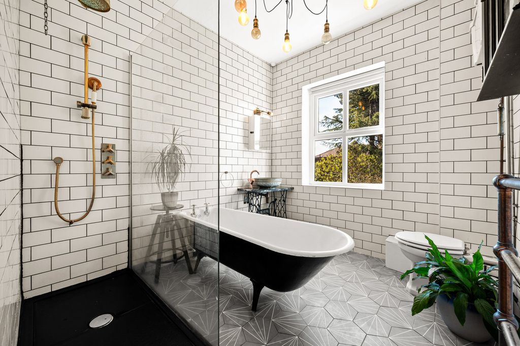 Property photo 2 of 29