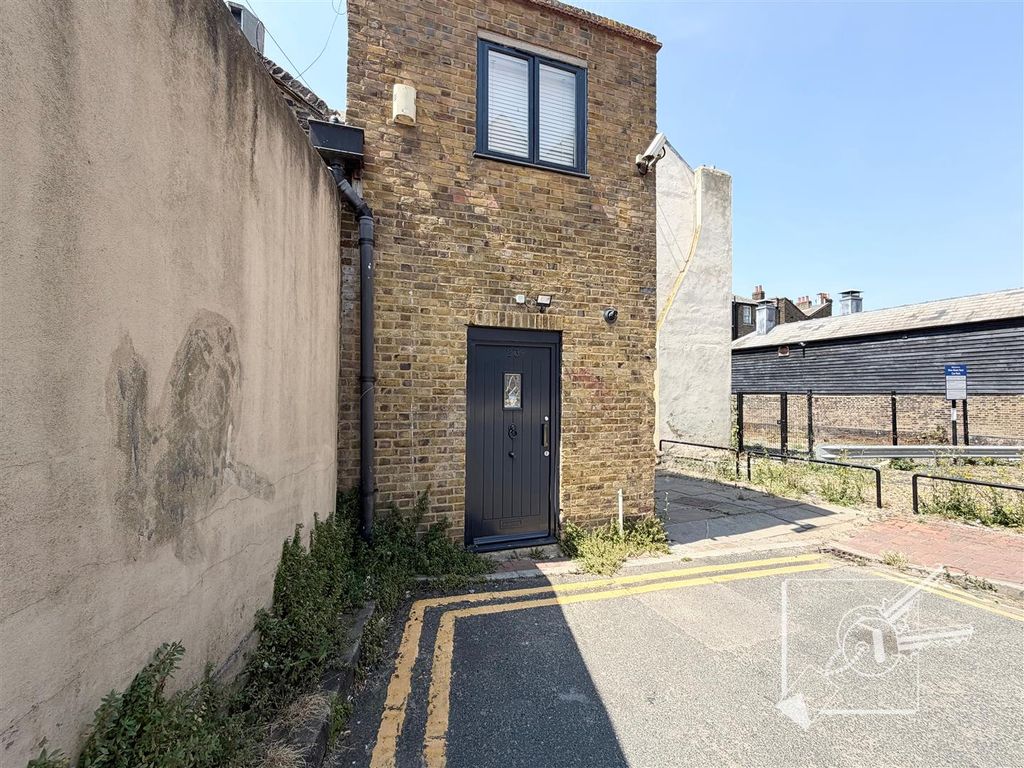 Property photo 1 of 11 External