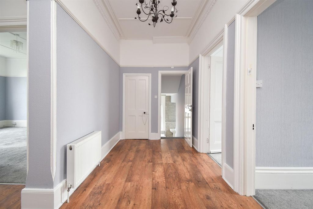 Property photo 2 of 14 Entrance Hall