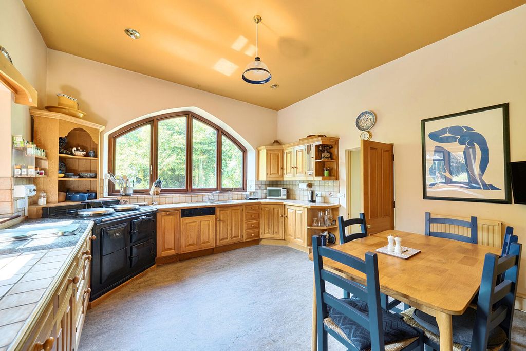 Property photo 2 of 28 Kitchen