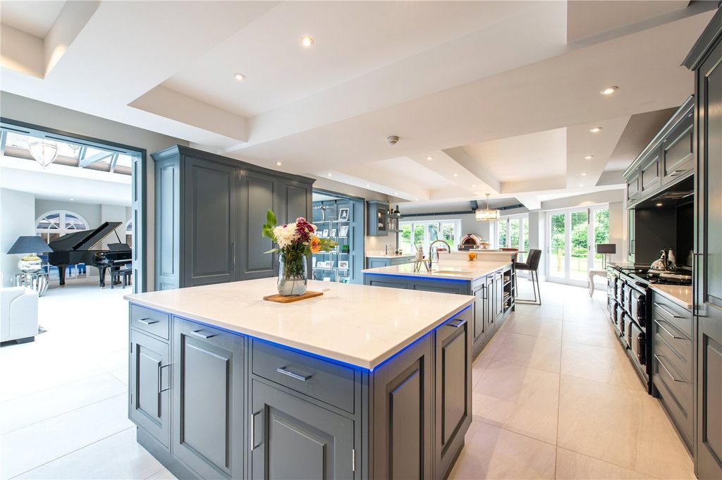 Property photo 2 of 15 Kitchen/Breakfast Rm
