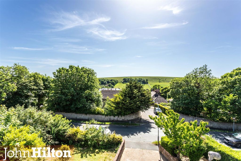 Property photo 2 of 16 Longhill Road-40.Jpg