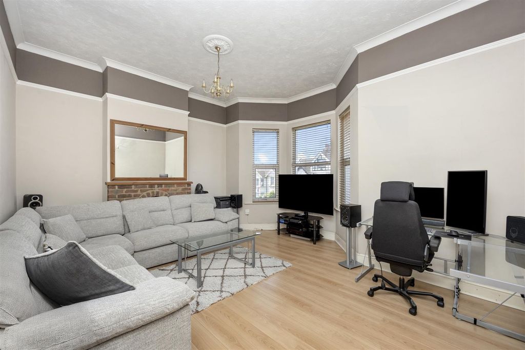 Property photo 2 of 16 Trafalgar Road 97A-003.Jpg