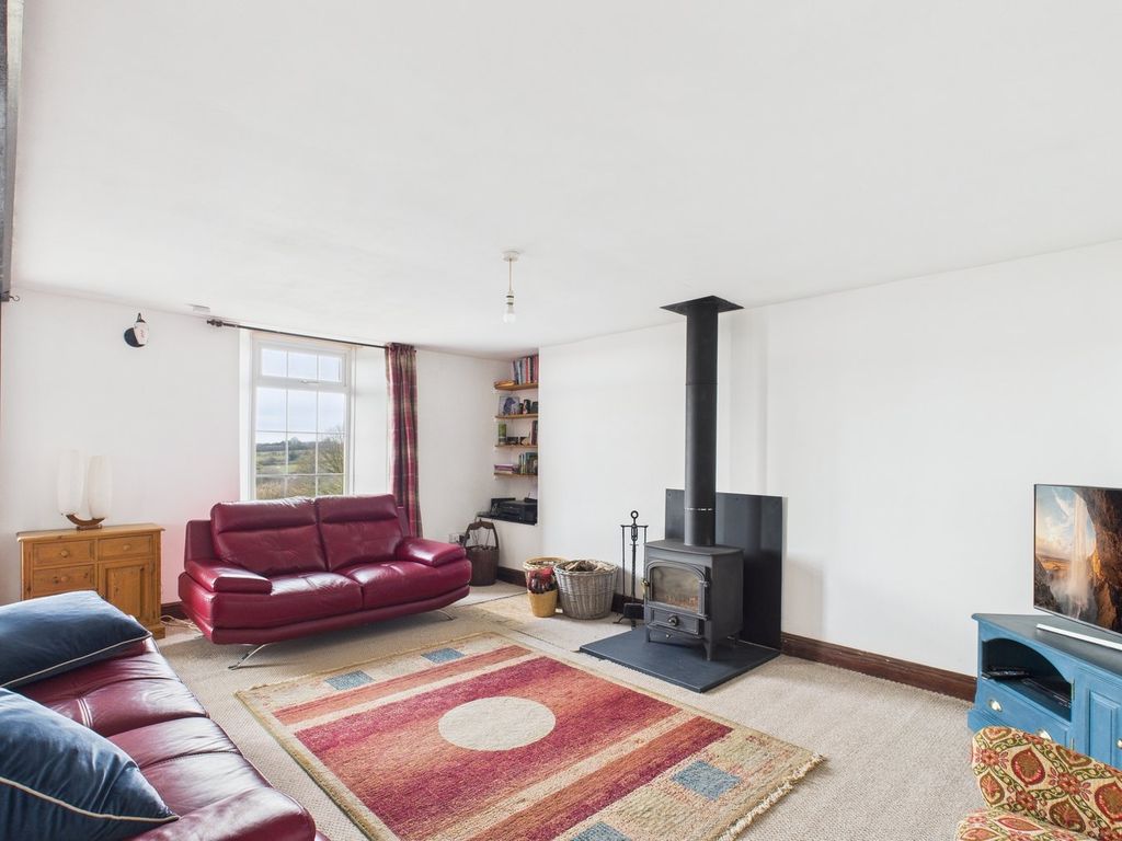 Property photo 2 of 33