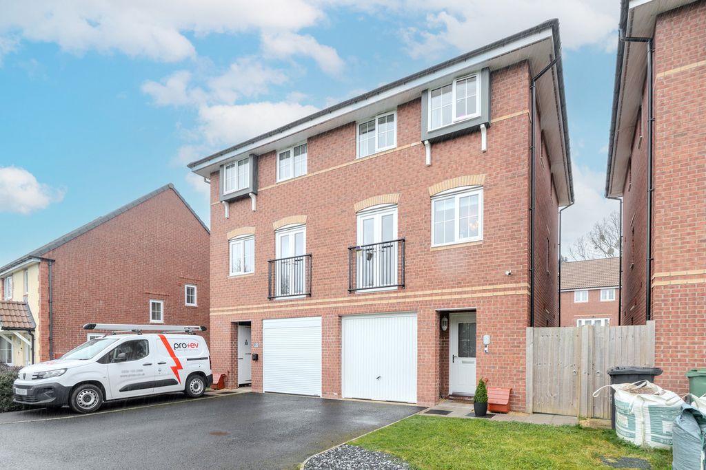 Property photo 1 of 33