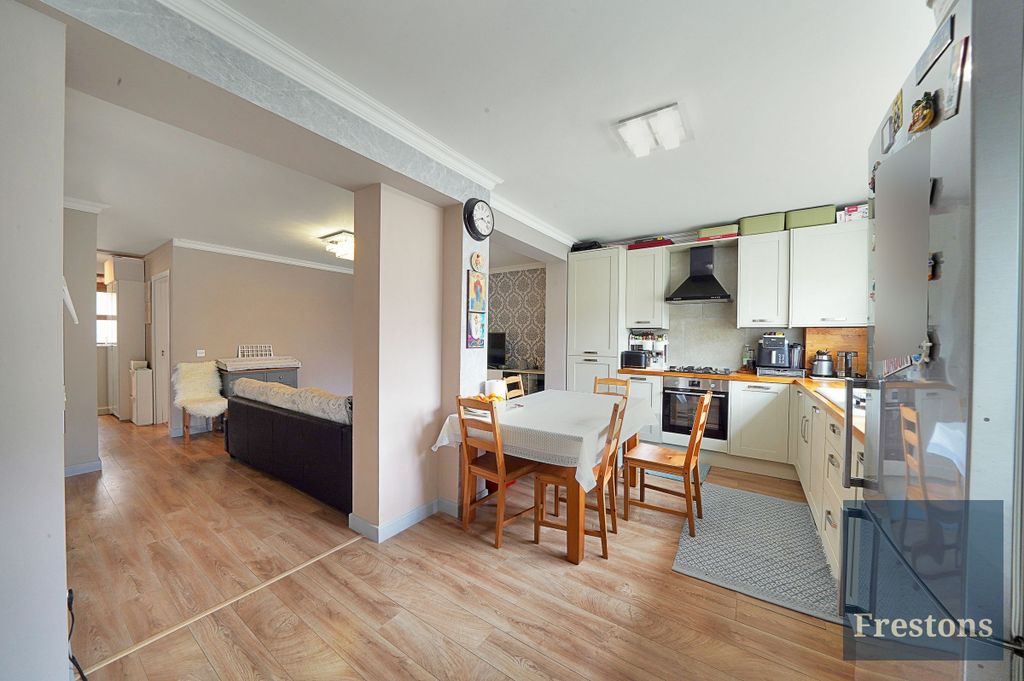 Property photo 3 of 13