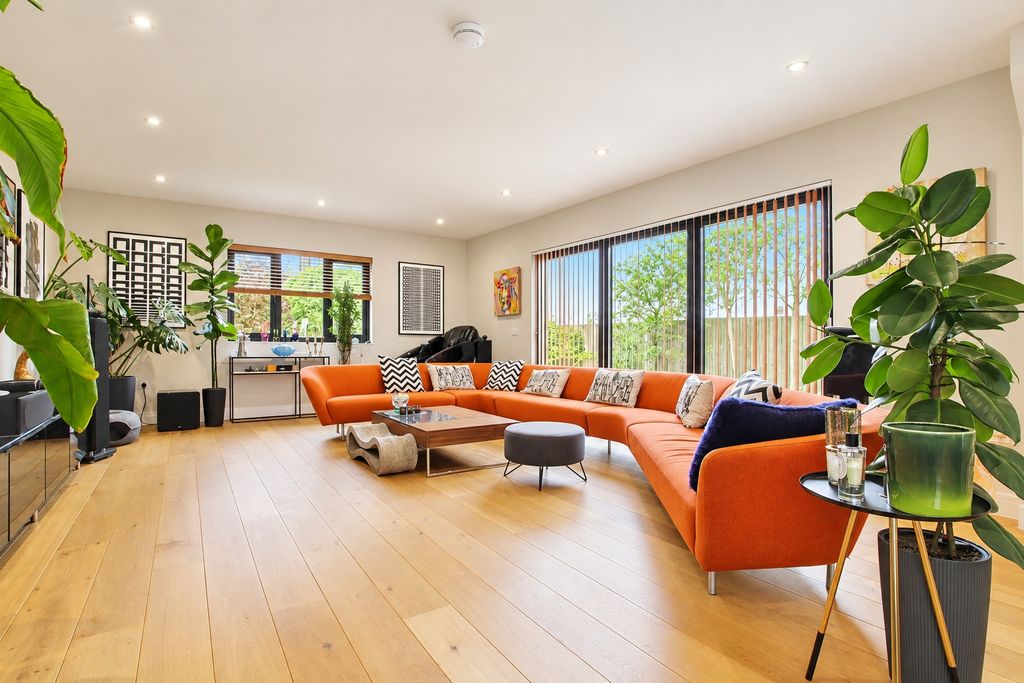 Property photo 1 of 34