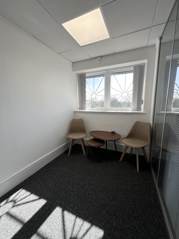 Property photo 3 of 6 Waiting Area