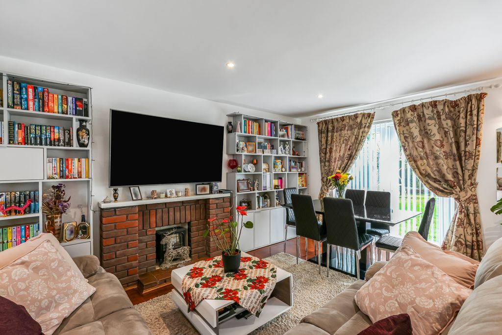 Property photo 3 of 19