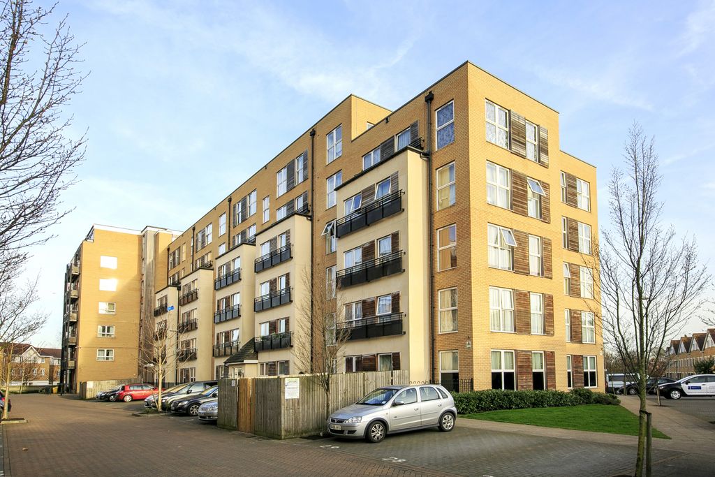 Property photo 1 of 7 A Superb Two Bedroom, Two Bathroom, Apartment, Set On The First Floor Of A Highly Desirable Modern Block. Located Moments From Isleworth Mainline Railway Station.